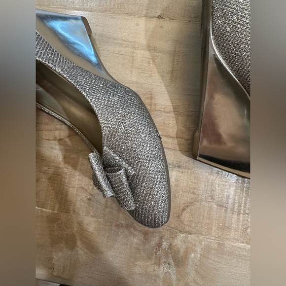 Bandolino metallic sparkles silver bow round toe wedge heels shoes - Picture 7 of 17